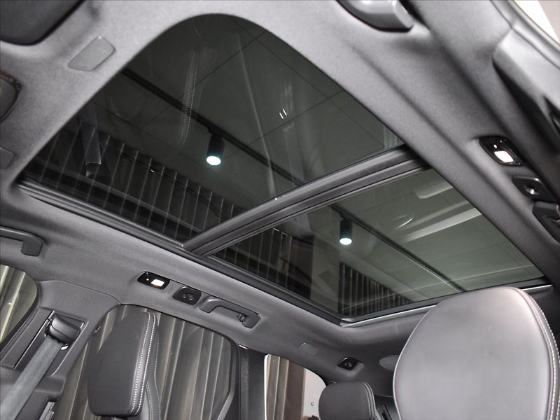 Volvo XC60 2,0 T8 AWD Ultra B&W,masáže, - fotka 17 z 29