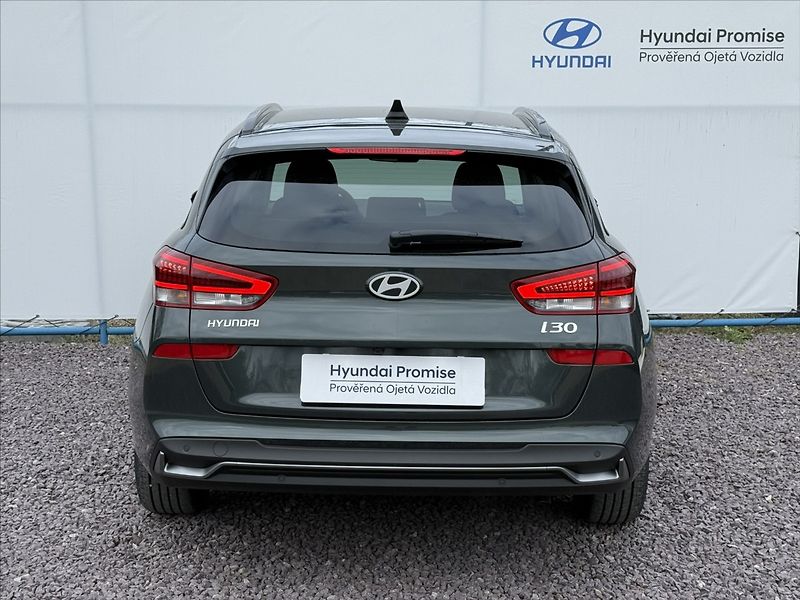Hyundai i30 1,6 T-GDI 110kW DCT Go Czech - fotka 22 z 23