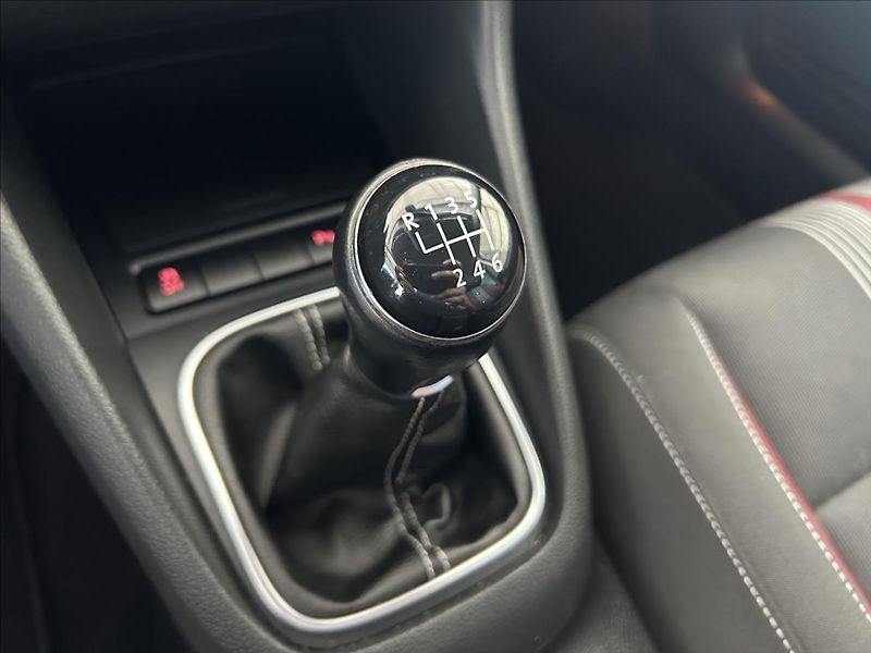 Volkswagen Golf 1,2   TSI,SERVISKA,MATCH - fotka 19 z 25