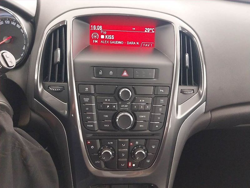 Opel Astra (2013) 1.4 T, ČR,1.maj, Tempomat - fotka 12 z 18