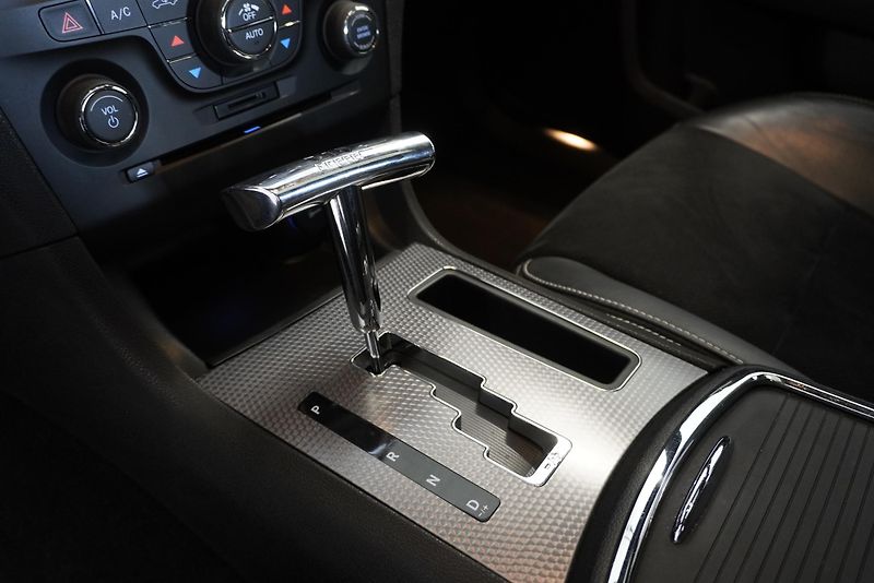 Dodge Charger 6.4 HEMI SRT 8 AUTOMAT - fotka 20 z 39