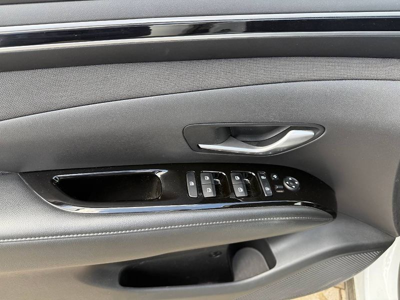 Hyundai Tucson (2021) 1.6 T-GDI 110 kW Smart 4x4 - fotka 21 z 24