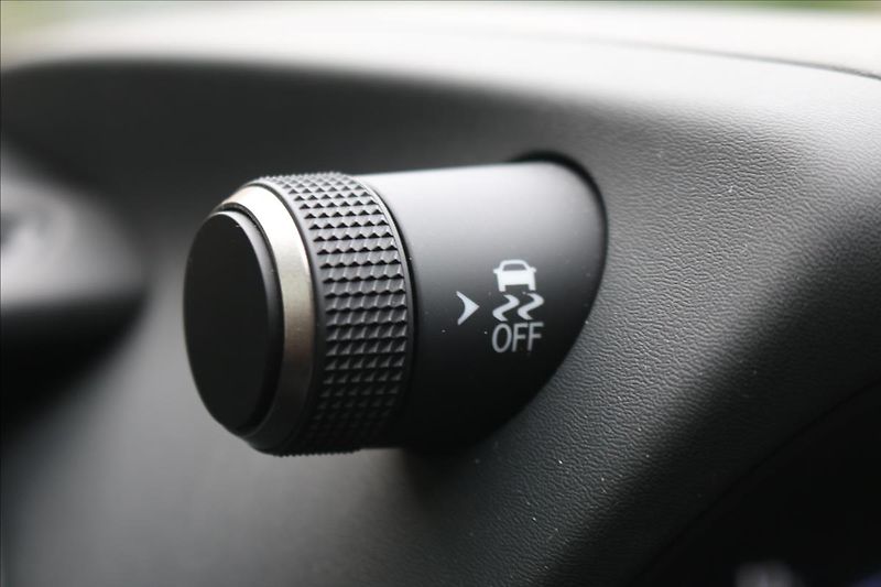 Lexus UX 250h 2,0 HEV, DSG, 1.Maj.  UX - fotka 25 z 64