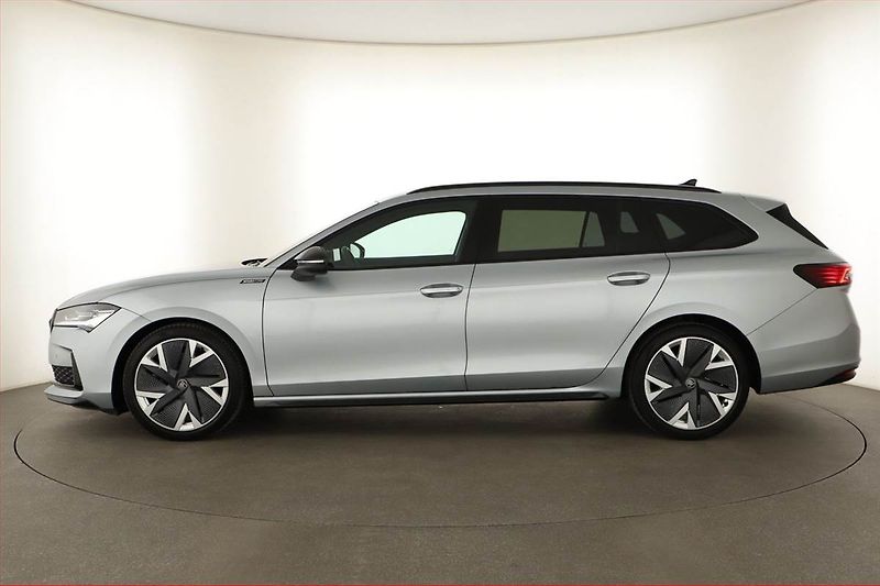 Škoda Superb (2025) 2.0 TDI, Sportline, Navigace - fotka 3 z 28