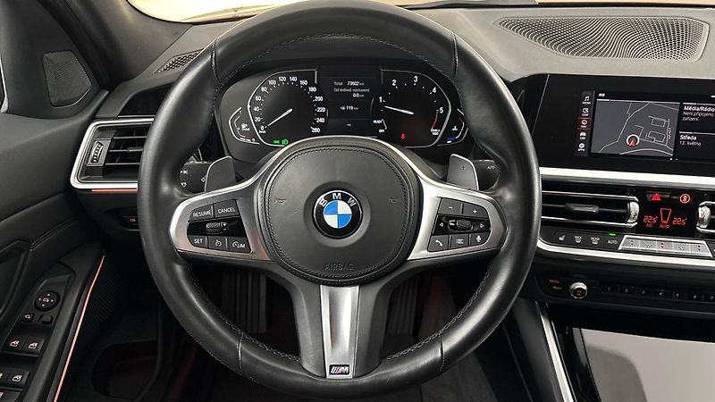 BMW Řada 3 330d AUT Sport Line - fotka 9 z 25