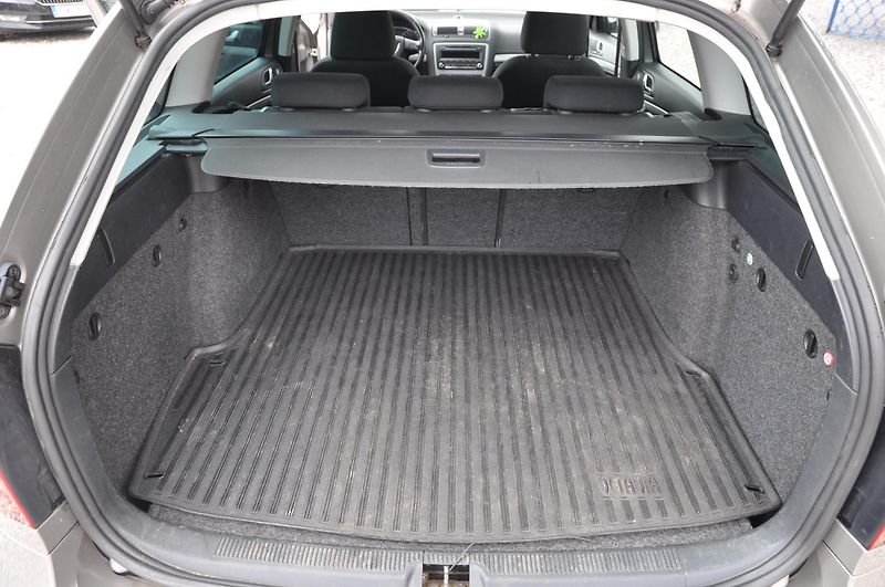 Škoda Octavia II 2.0TDi 103kW KOMBI Ambition - fotka 7 z 13