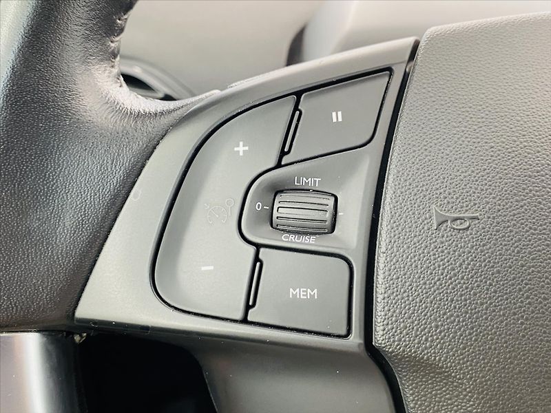 Citroën Grand C4 Picasso 1,6 HDi 88kW 1.Majitel - fotka 13 z 23