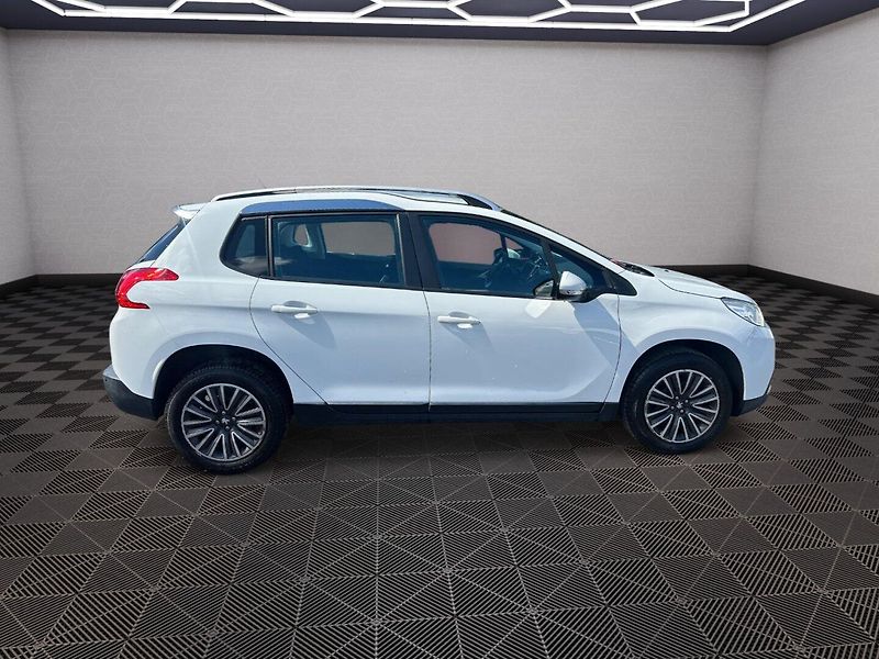 Peugeot 2008 (2014) 1.2T 60kw - fotka 8 z 22