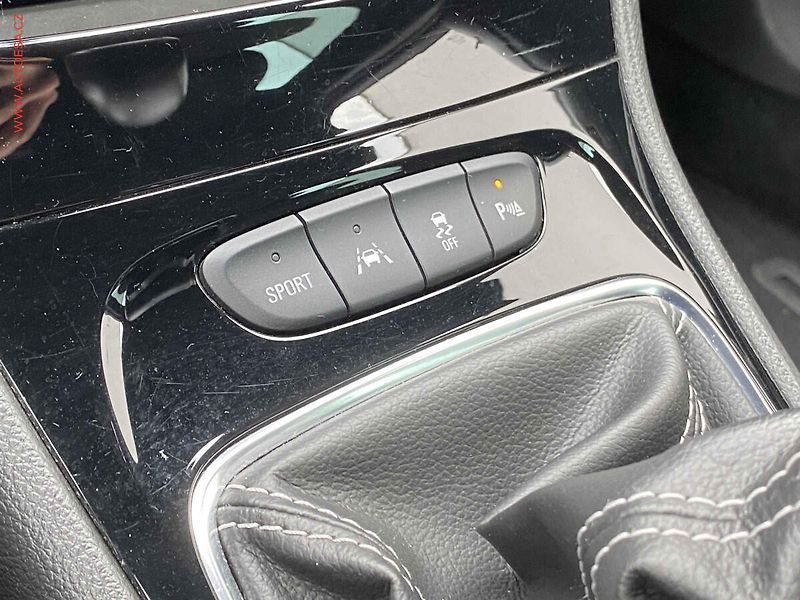 Opel Astra (2017) 1.4 T, Dynamic, LED, navi, TZ - fotka 17 z 19