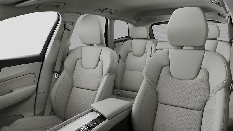 Volvo XC60 (2026) B5 AWD PLUS BRIGHT AUT - fotka 11 z 13