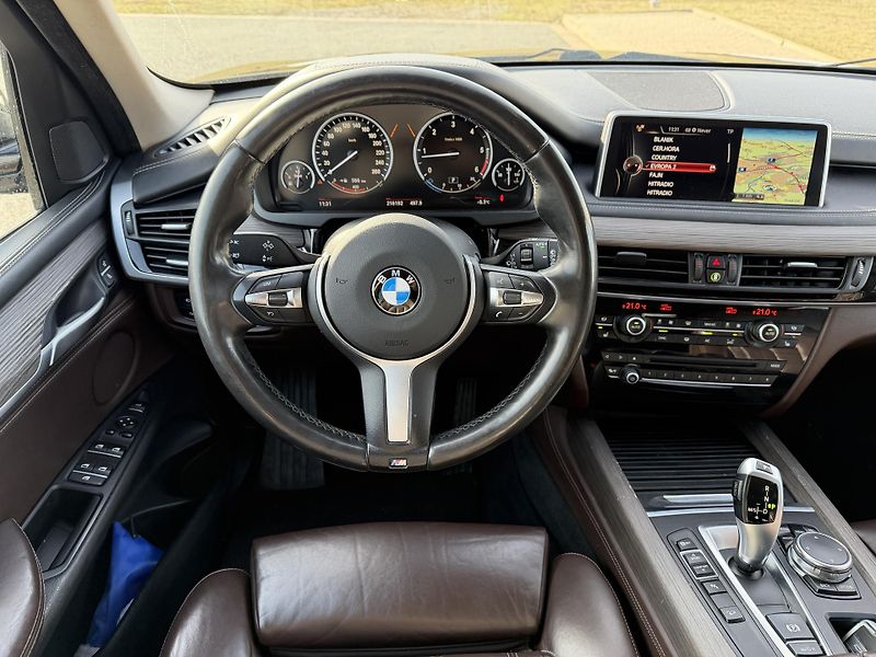 BMW X5 40D LED PANORAMA ROZVODY - fotka 12 z 39