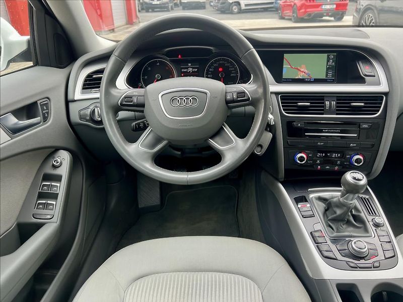 Audi A4 2,0 TDi KLIMA / rezervace - fotka 20 z 40