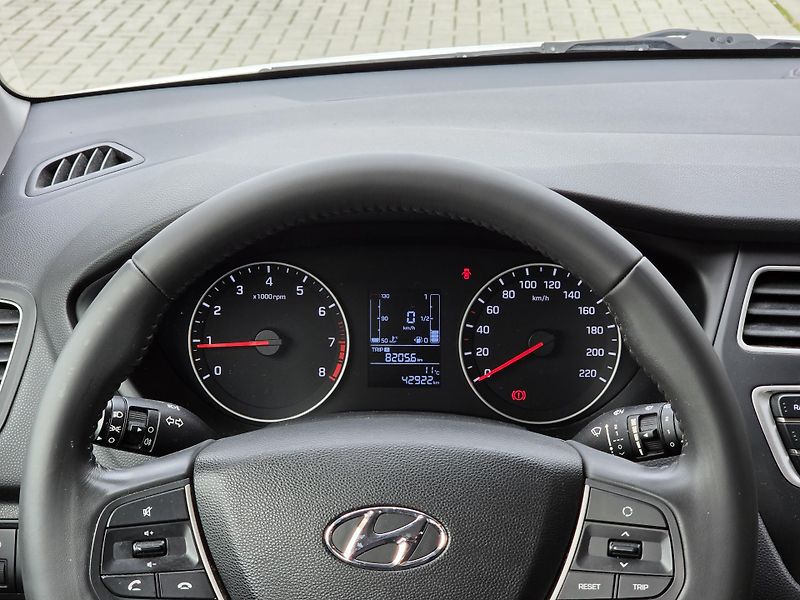 Hyundai i20 (2018) 1,2i 55kW - fotka 13 z 17