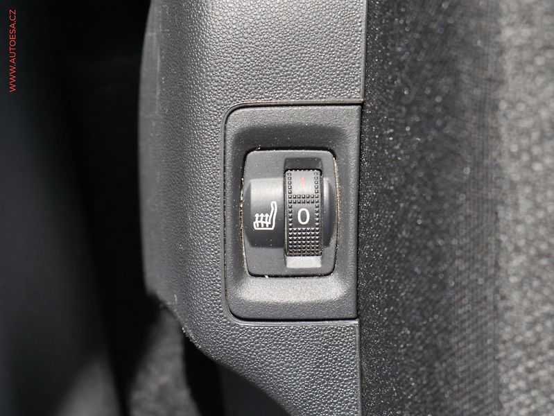 Citroën C3 (2018) 1.2PT, ČR, Shine - fotka 22 z 23
