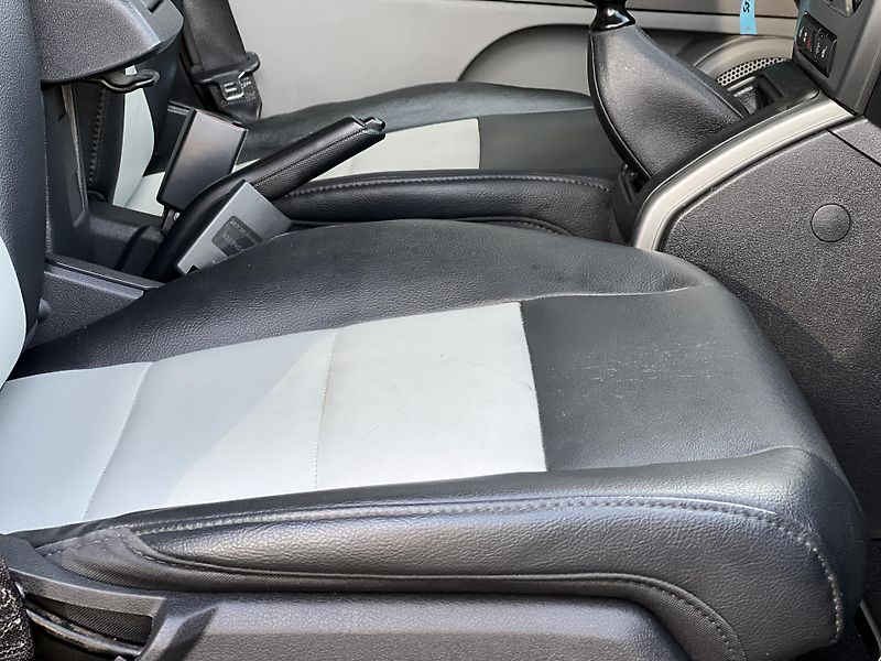 Jeep Compass 2.0CRD LIMITED 4x4 KŮŽE NAVI - fotka 36 z 44