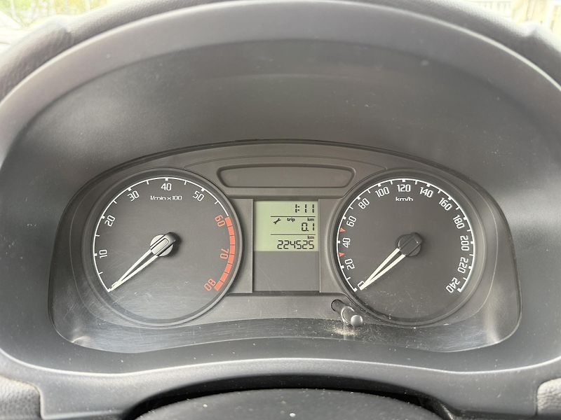 Škoda Fabia 1.2 44kw - fotka 17 z 25