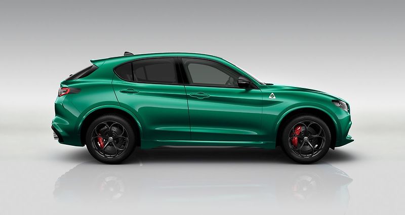Alfa Romeo Stelvio (2026) Quadrifoglio 2.9 V6 BiTurbo 52 - fotka 2 z 6
