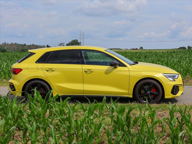 Audi S3 2,0 TSI 228 kW quattro Automat - fotka 7 z 38