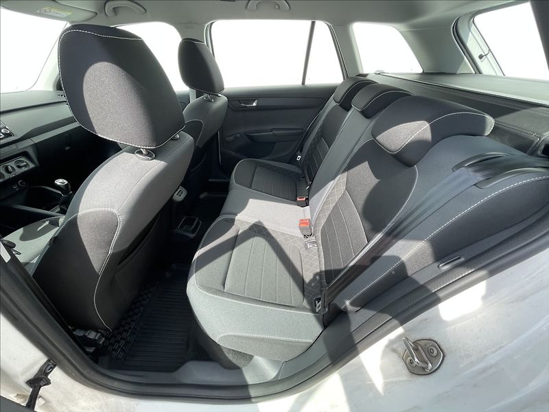 Škoda Fabia 1,0 TSI Combi Ambition Plus - fotka 16 z 23