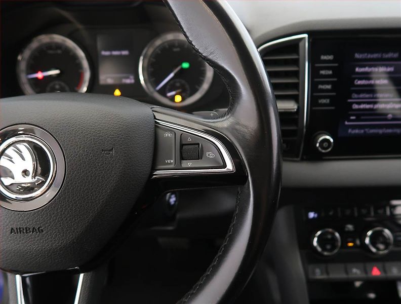 Škoda Karoq (2019) 1.6 TDI, Automat, Navi - fotka 20 z 25