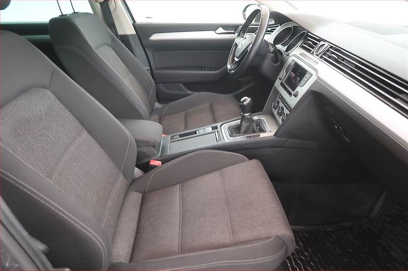 Volkswagen Passat (2015) 1.6 TDI, Navi, Tempomat - fotka 9 z 17
