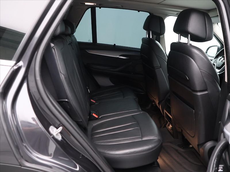BMW X5 3,0 30d 190kW xDrive CZ - fotka 14 z 34