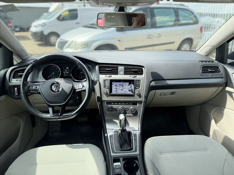 Volkswagen Golf TSI DSG F1 NAVI SERVISKA - fotka 25 z 32