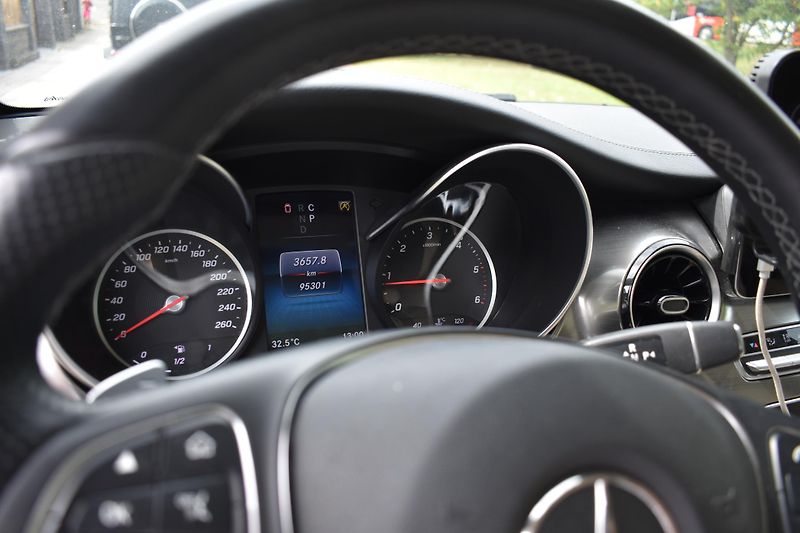 Mercedes-Benz Třídy V (2023) 300d AMG 4Matic REZERVACE - fotka 16 z 24