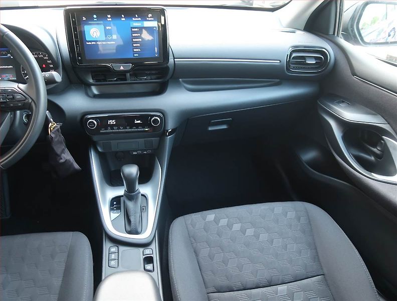 Toyota Yaris (2024) 1.5 VVT-i Hybrid - fotka 8 z 14