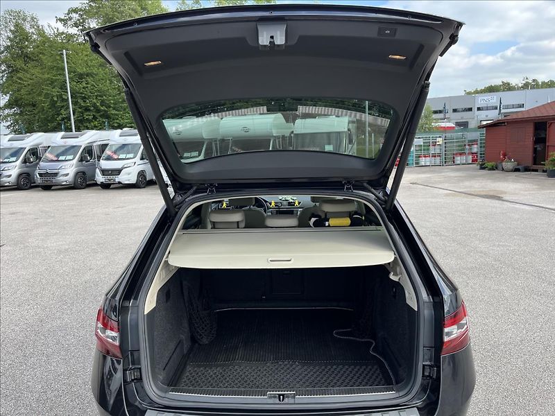 Škoda Superb 2,0  TDi Style - fotka 5 z 13