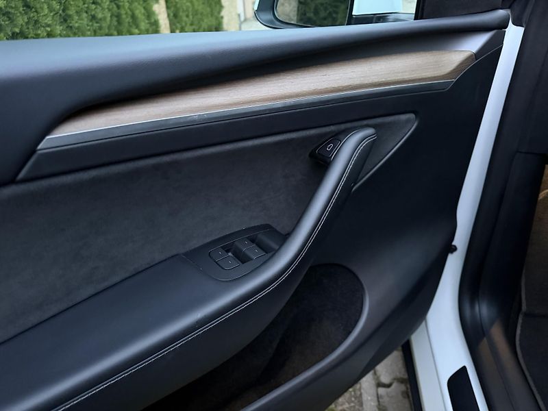 Tesla Model Y (2023) Performance -Hardware 4- FSD- - fotka 13 z 19