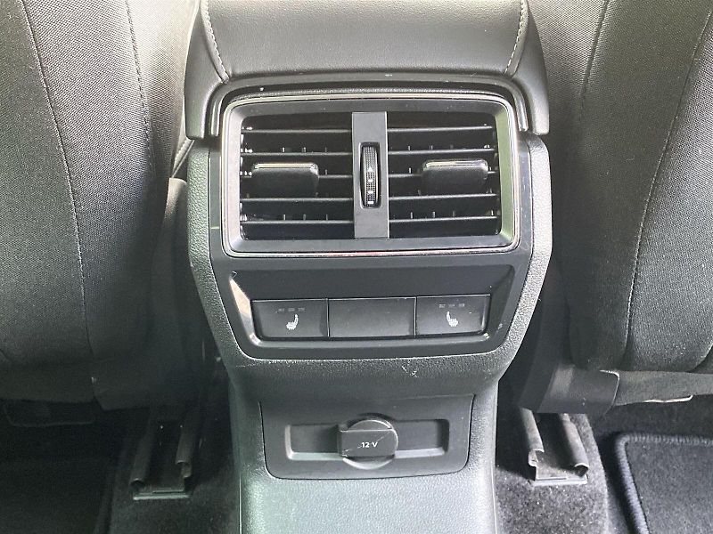 Škoda Karoq (2023) 2.0 TDI 4x4 DSG Style - fotka 27 z 34