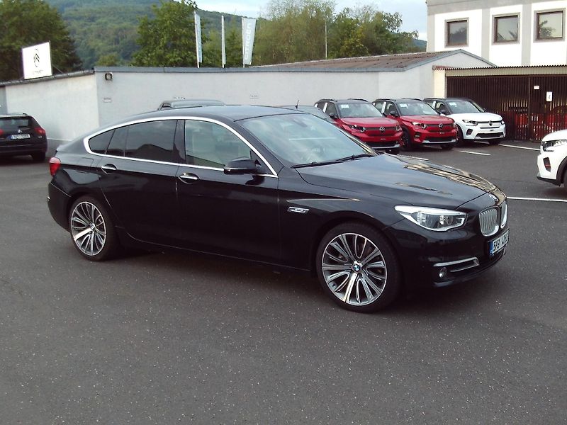BMW Řada 5 530d xDrive - fotka 3 z 14