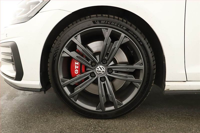 Volkswagen Golf (2019) 2.0 GTI Performance - fotka 16 z 16