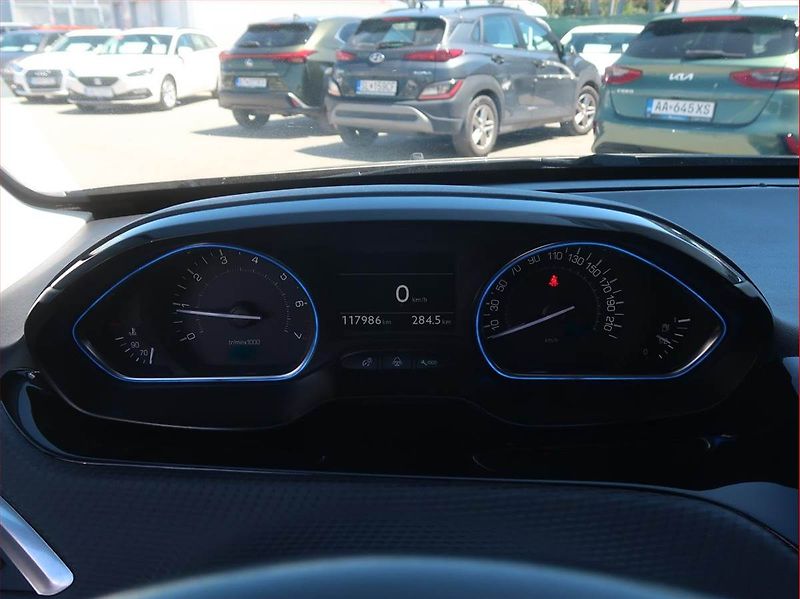 Peugeot 2008 (2017) 1.2 PureTech, Serv.kniha, Navi - fotka 11 z 13