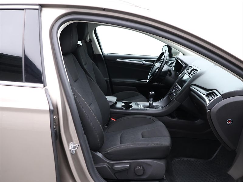 Ford Mondeo 2.0 TDCI 110kW Titanium Navi - fotka 12 z 30