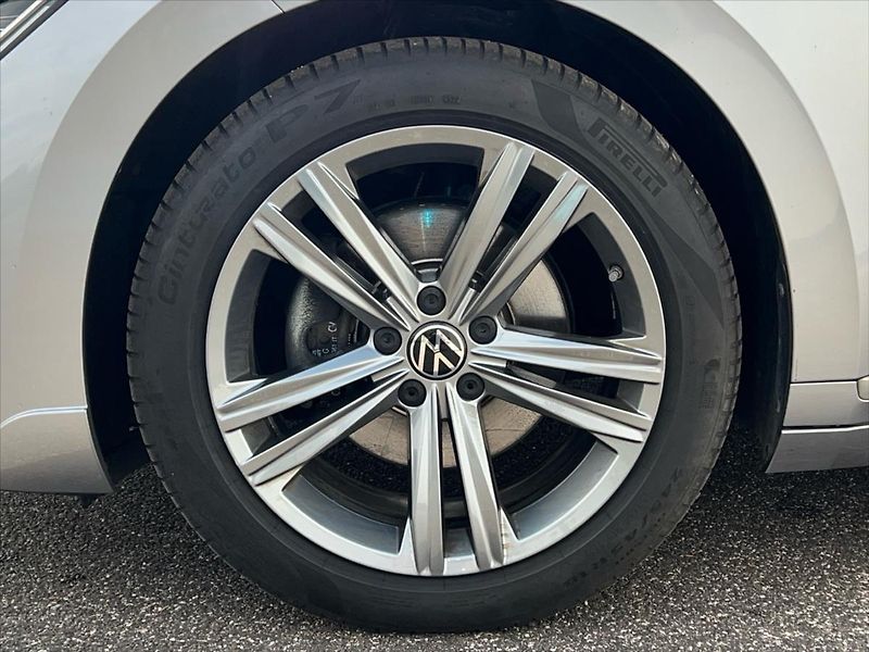 Volkswagen Arteon 2,0 TSi 140kW 7DSG R-line - fotka 12 z 28