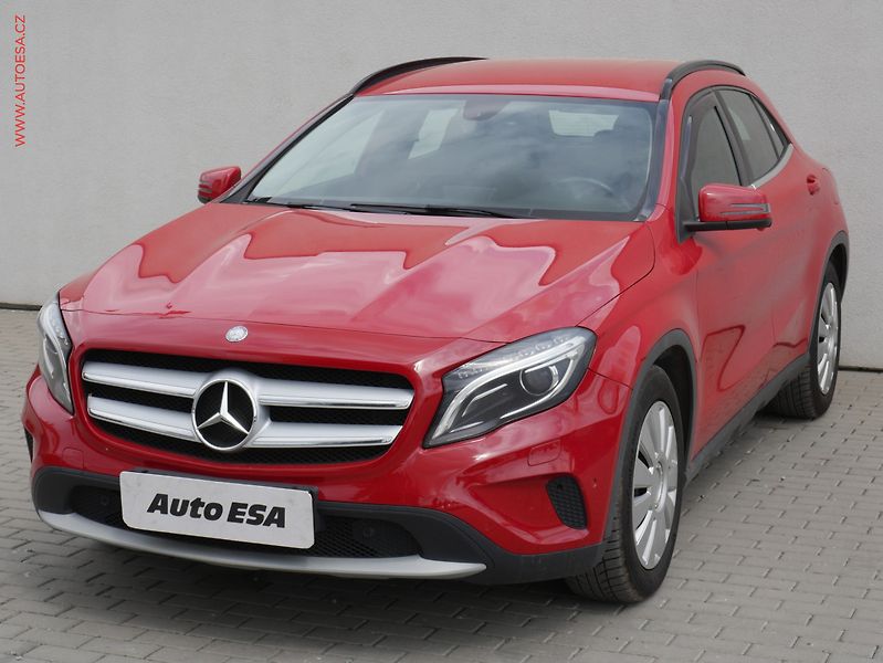 Mercedes-Benz GLA (2014) 2.0i 250  4Matic, ČR, AT - fotka 3 z 18