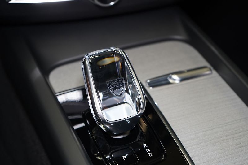 Volvo XC60 B5 AWD Plus Dark, Ventilace - fotka 36 z 46