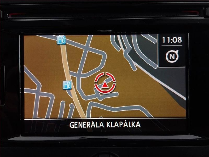 Volkswagen Touran (2015) 2.0 TDI, Navi, Bi-Xenony - fotka 19 z 20