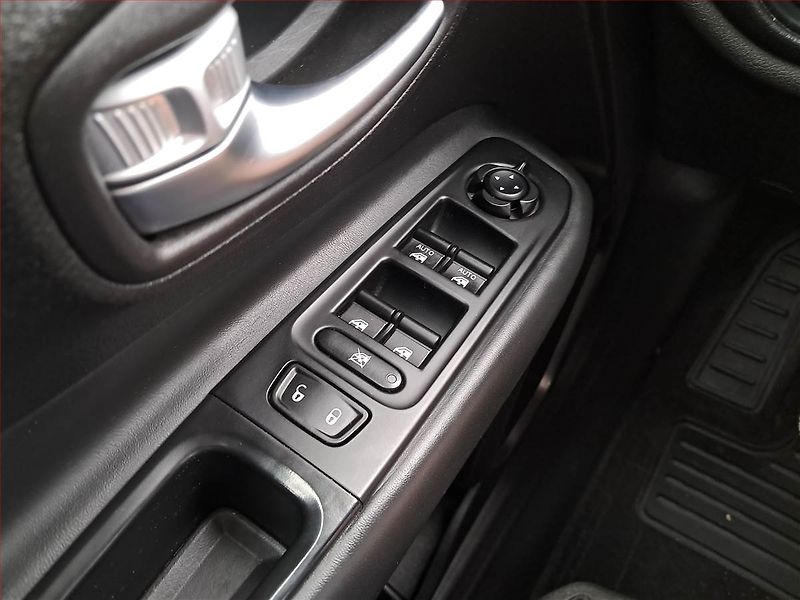 Jeep Renegade (2019) Limited 1.3 T-GDI, Automat - fotka 21 z 23