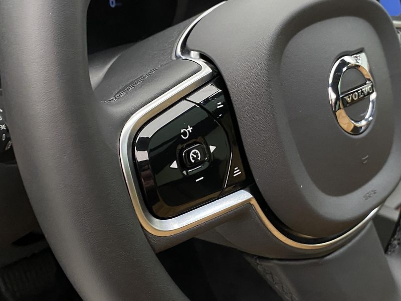 Volvo XC60 T6 AWD RECHARGE DARK ULTIMATE  - fotka 19 z 66