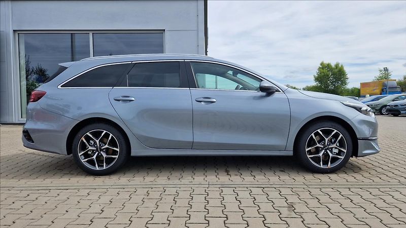 Kia Ceed 1,5 SW T-GDi 7DCT TOP - fotka 4 z 13