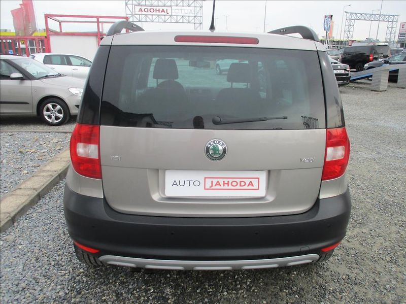 Škoda Yeti 1,4 TSI, servis, xenon, 1.maj, - fotka 6 z 30