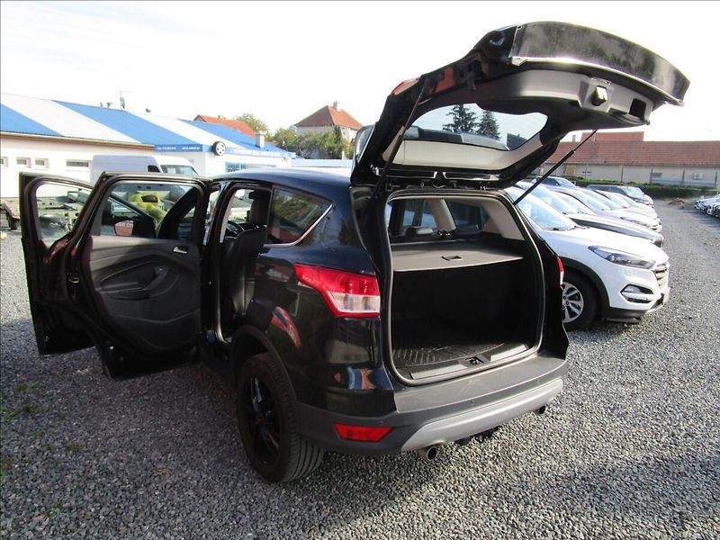 Ford Kuga 1.5 EcoBoost AWD, automat - fotka 33 z 42