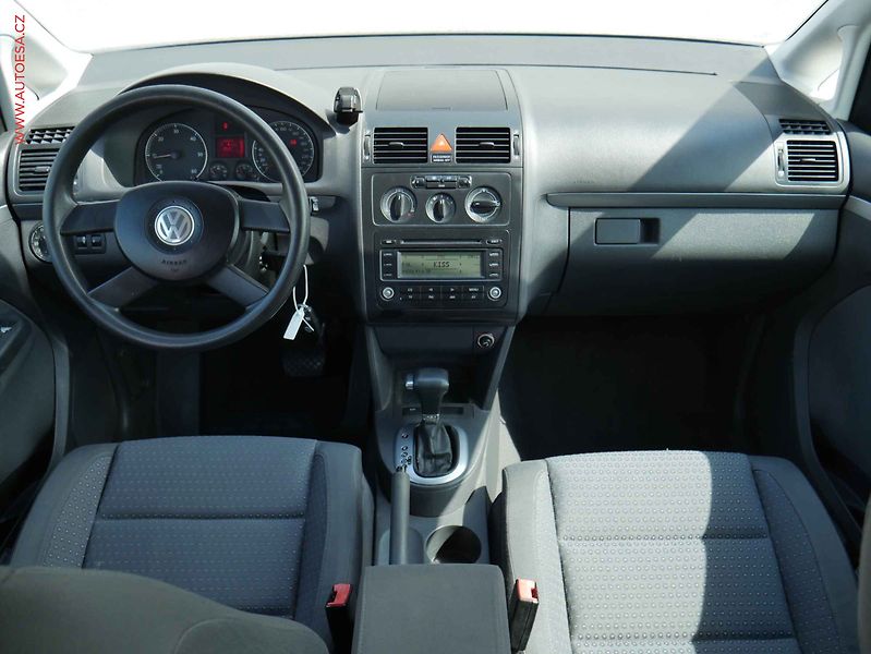 Volkswagen Touran (2004) 1.9TDi, DSG - fotka 8 z 15