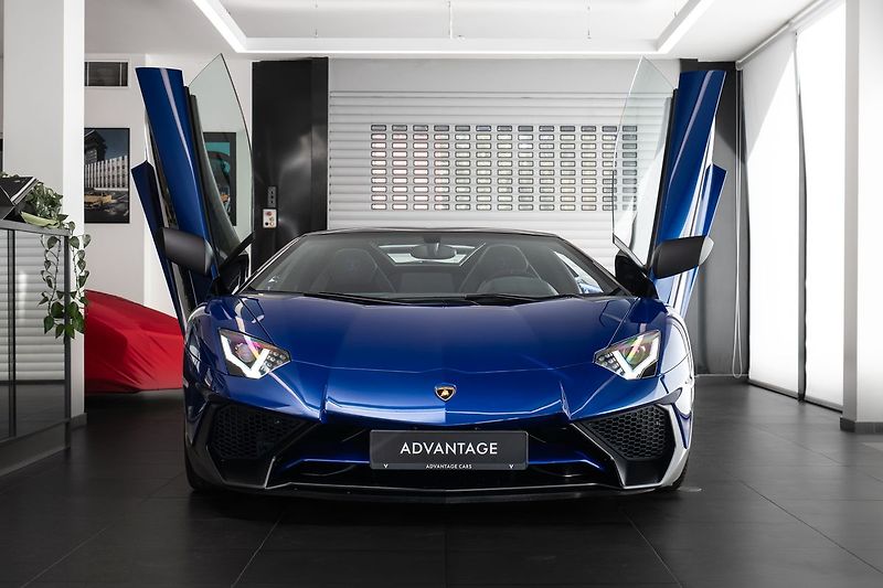 Lamborghini Aventador LP750-4 SV Roadster 1/599 - fotka 2 z 29