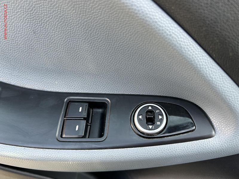 Hyundai i20 (2015) 1.2i, 1.maj,ČR, servis.kniha - fotka 11 z 16