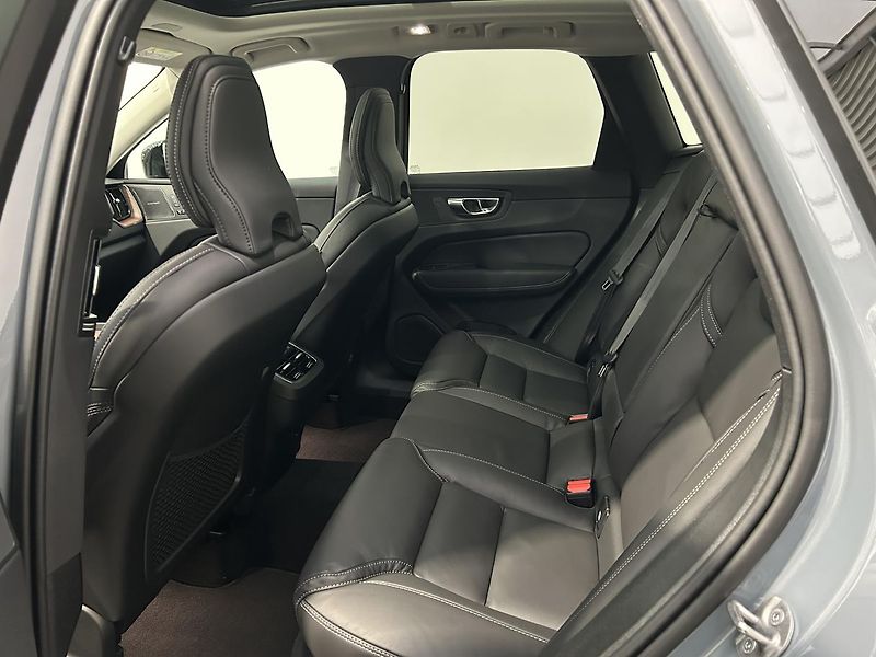 Volvo XC60 2.0  B4 4x4 ULTIMATE - fotka 12 z 33