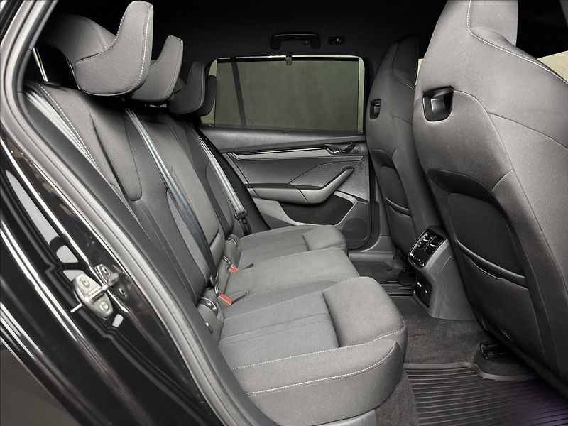 Škoda Octavia 2,0 TDi  Sportline Virtual LED - fotka 14 z 49